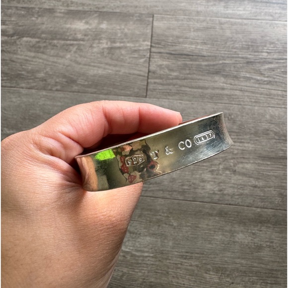 ONE DAY SALE✨

FINAL SALE♥️TIFFANY & CO. 925 vintage bangle bracelet ✨ - Picture 8 of 16